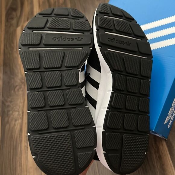 ADIDAS SWIFT RUN X J - Picture 2 of 3